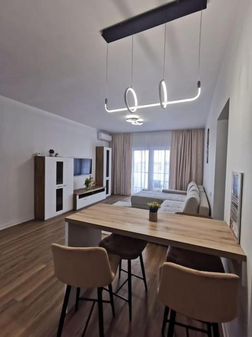 Cu Doua De Lux * Timisoara